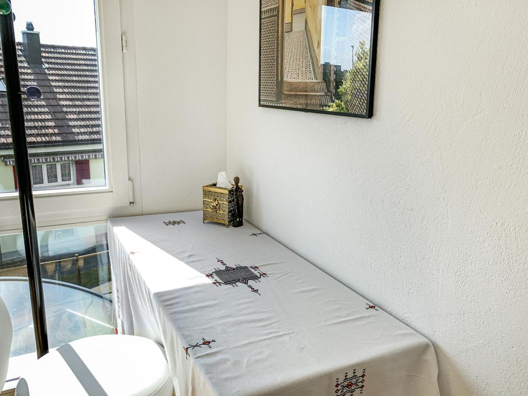 Hotel Haus Zur Lilie Hinwil Exterior foto